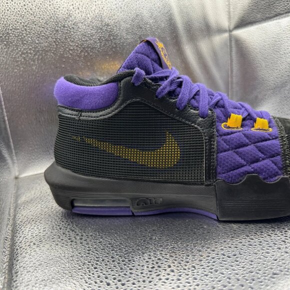 Size 9.5 Nike LeBron Witness 8 Lakers Purple Mens Basketball Shoes‎ FB2239-001 main image 13